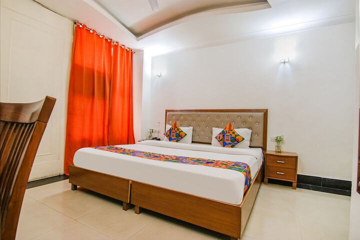 Room 18 of 28