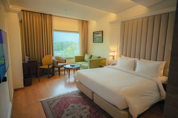 Room 40 of 80