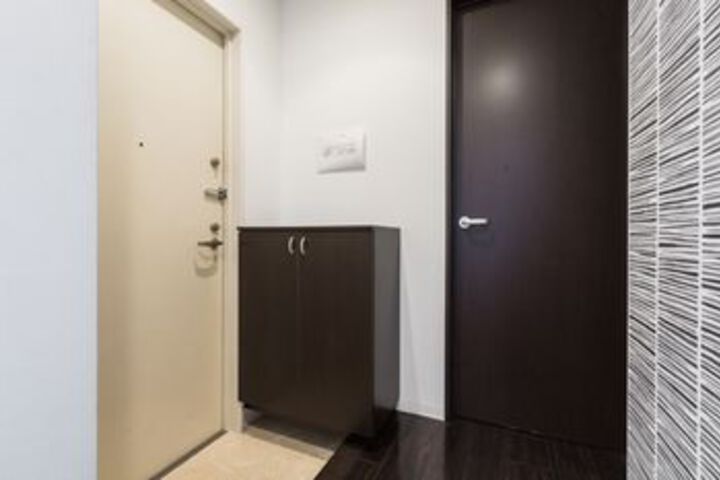 Room 34 of 182