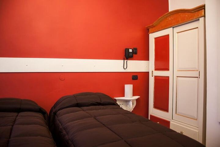 Room 26 of 63