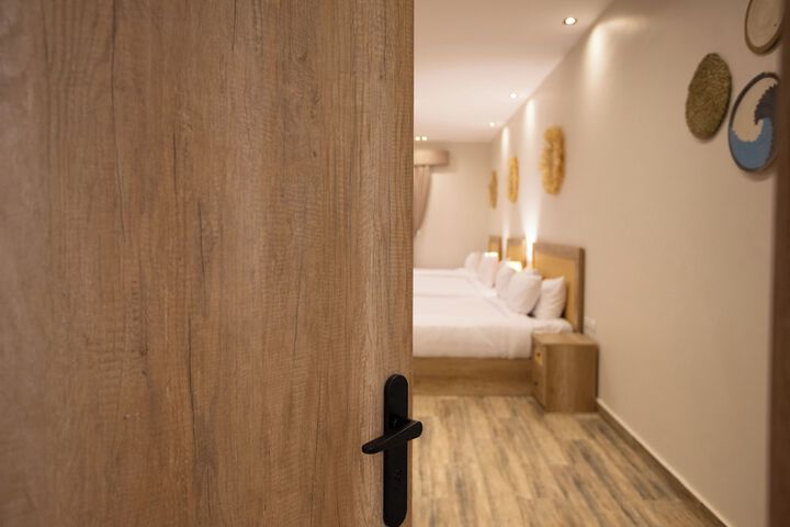 Room 3 of 75