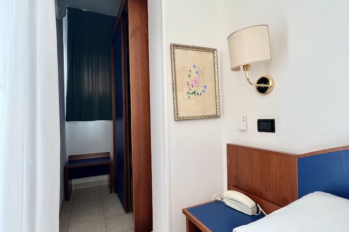 Room 15 of 42