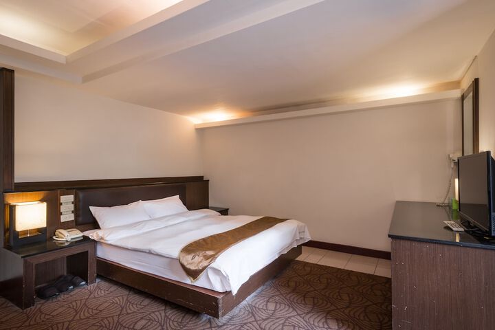 Room 6 of 44