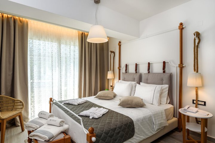 Room 6 of 44