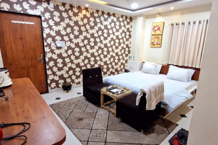 Room 8 of 19
