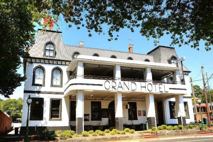 Photo of Healesville Grand Hotel