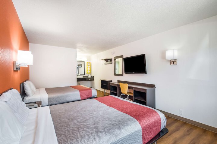 2 Double Beds (5 of 8)