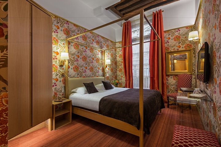 Room 14 of 65
