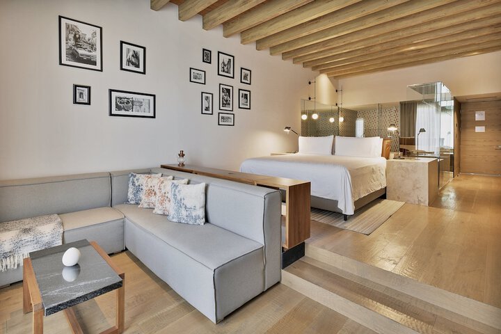 Room 40 of 283