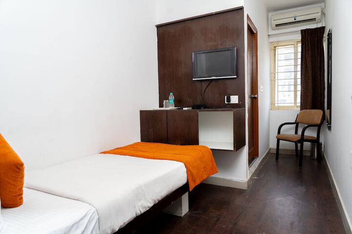 Room 5 of 40