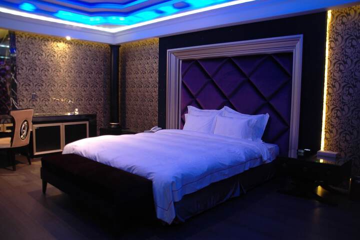 Room 5 of 78