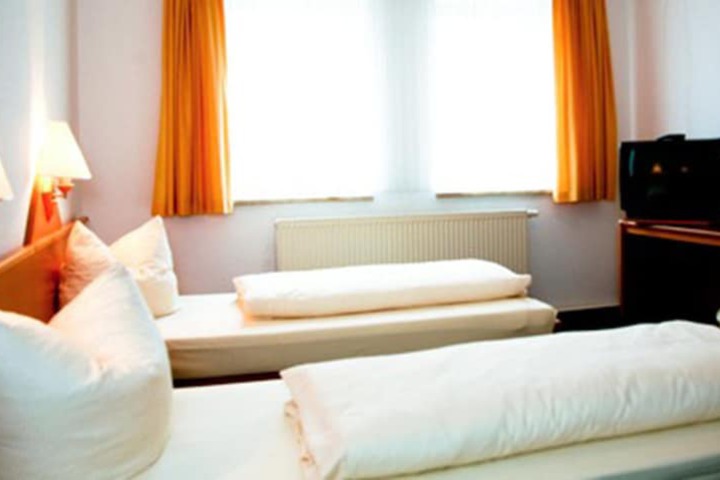 Room 10 of 10