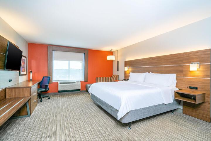 2 Queen Beds (2 of 8)