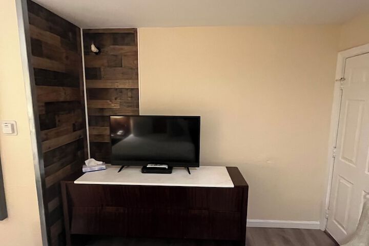 2 Double Beds (12 of 15)