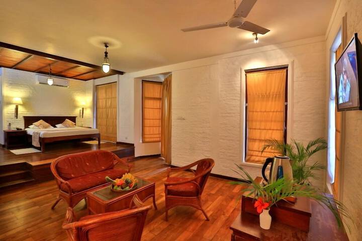 Room 6 of 23
