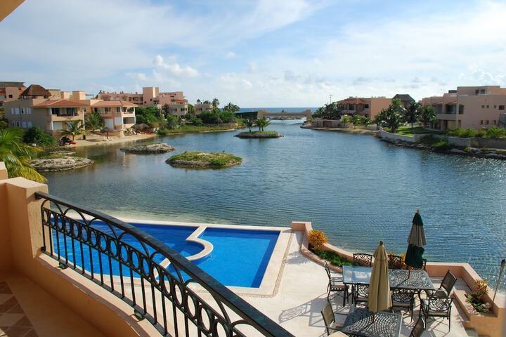 Hotel with Pool