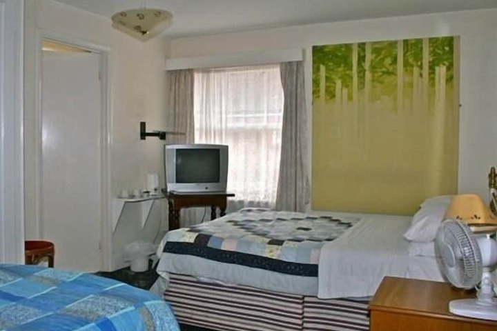Room 3 of 12