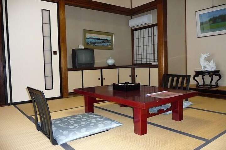 Room 5 of 33