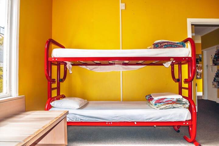 Room 6 of 13