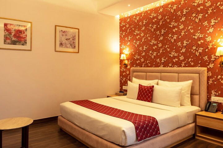Room 6 of 30