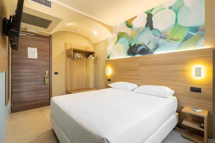 Room 6 of 30