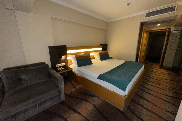 Room 30 of 65