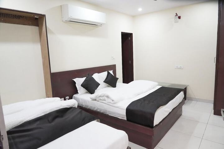 Room 2 of 8