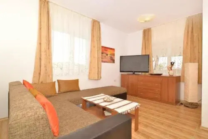 Room 3 of 10
