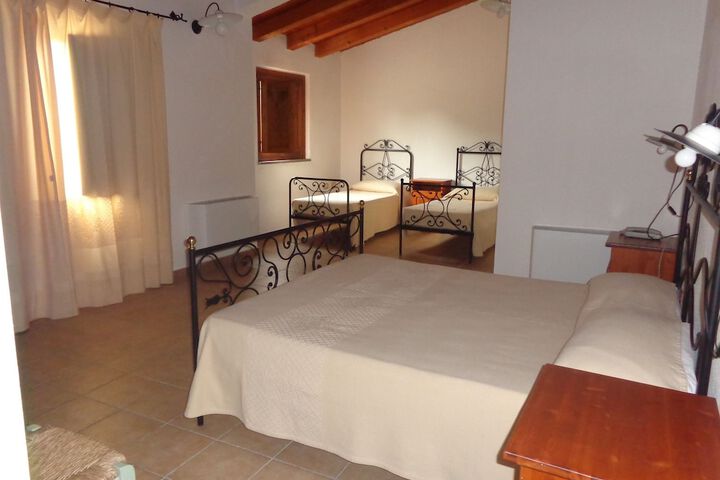 Room 10 of 35