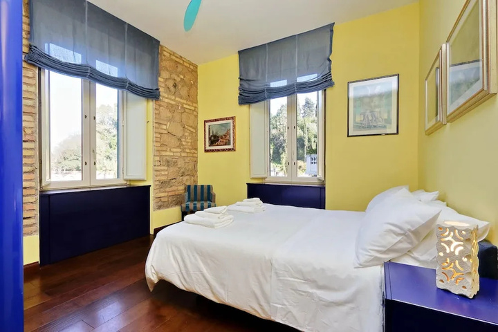 Room 4 of 20