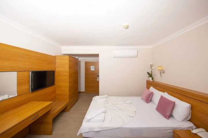 Room 10 of 66