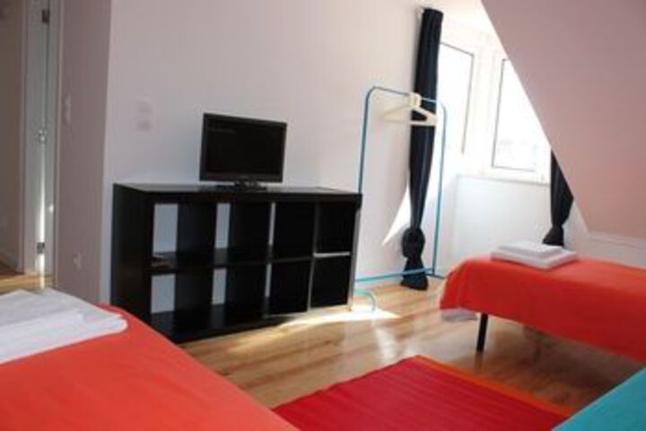 Room 32 of 60