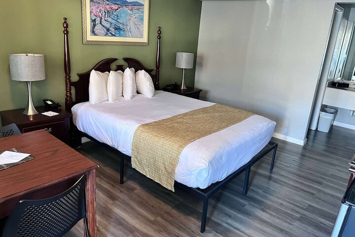 2 Queen Beds (15 of 22)