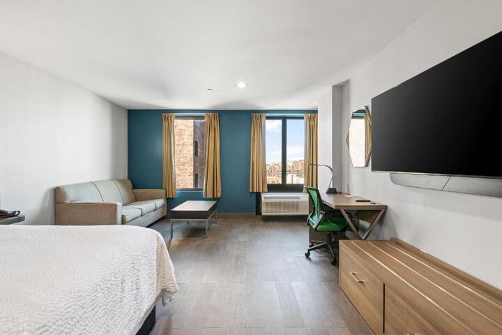 Premium Queen Bed (2 of 19)
