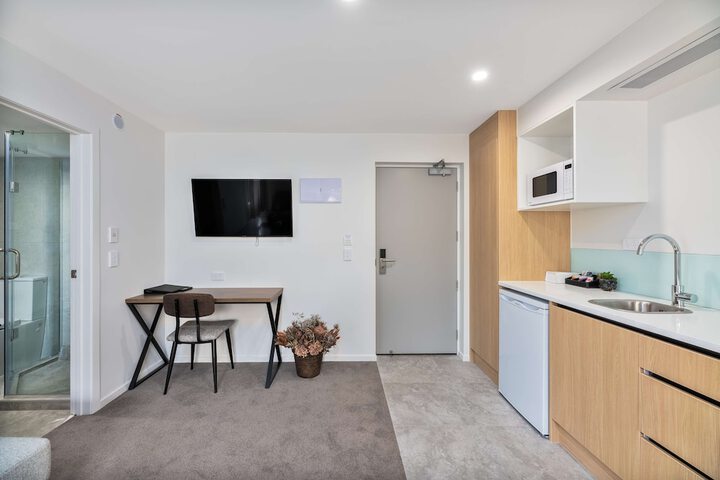 Room 98 of 150