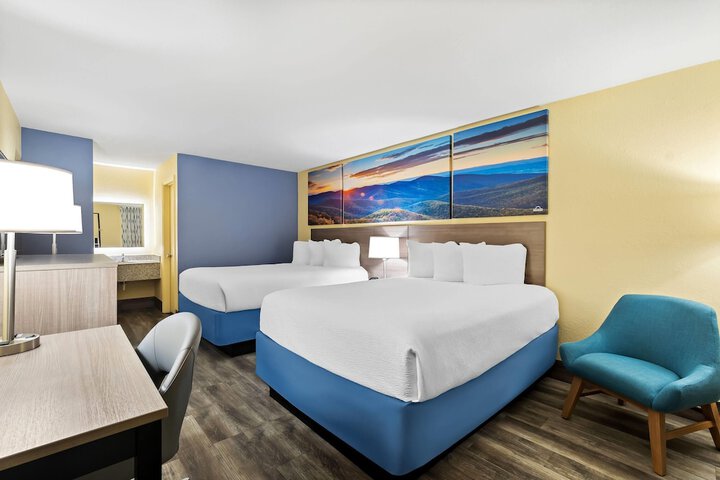 Room 9 of 37