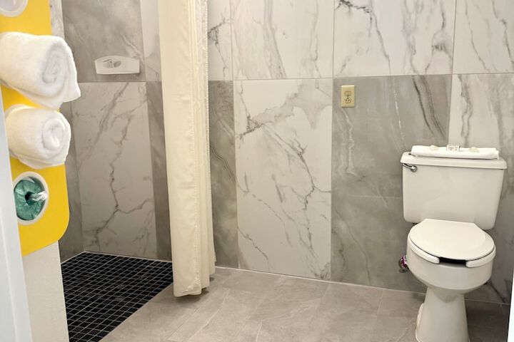 Room 15 of 22