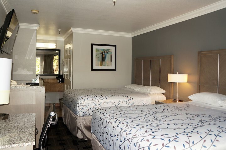 Queen Bed Accessible (43 of 45)