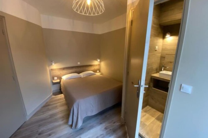 Room 10 of 17