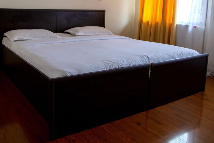 Room 9 of 42