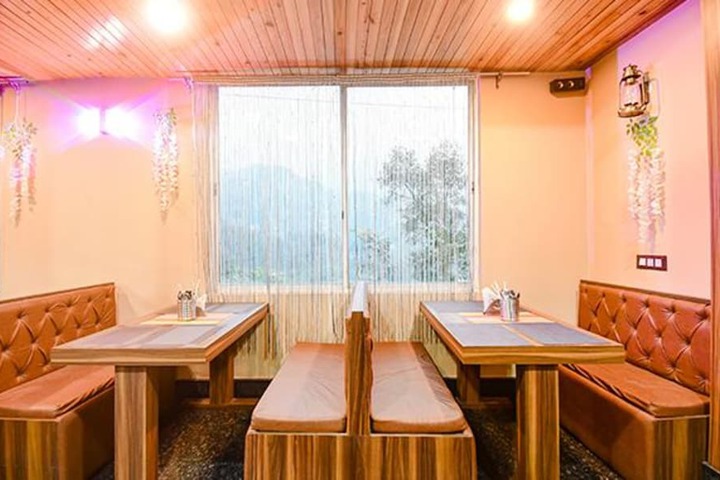Dining 33 of 37