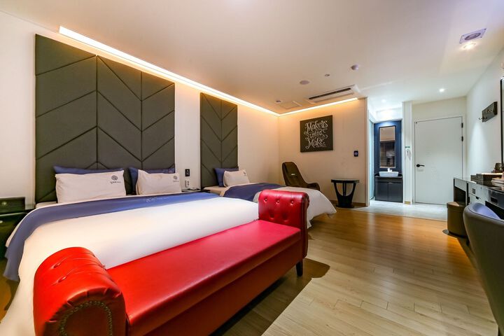 Room 46 of 81