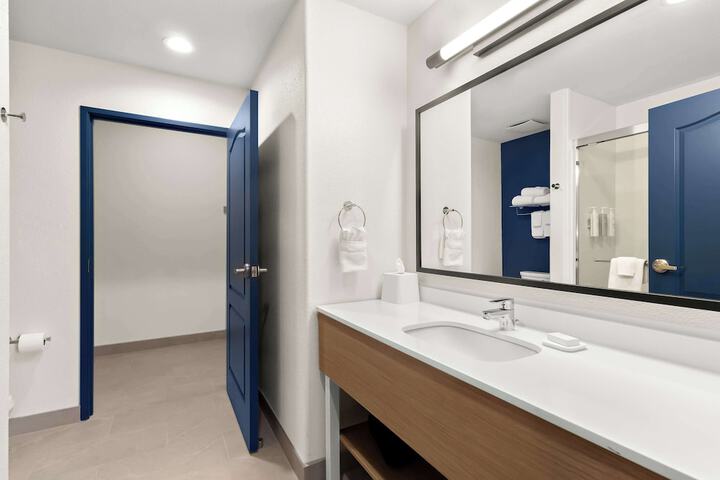 Room 30 of 46