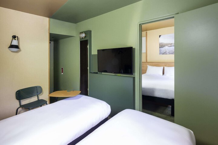 Room 11 of 39