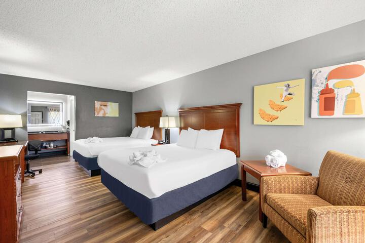2 Queen Beds Room Upstairs Work Desk Microwave and Refrigerator WiFi Continental Breakfast (9 of 10)