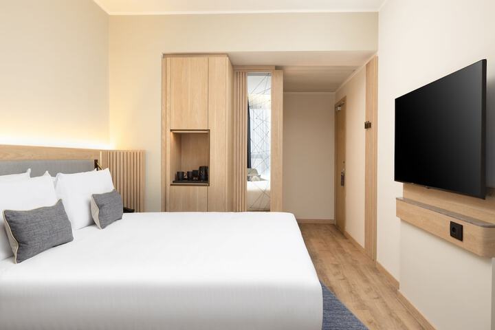 Room 26 of 80