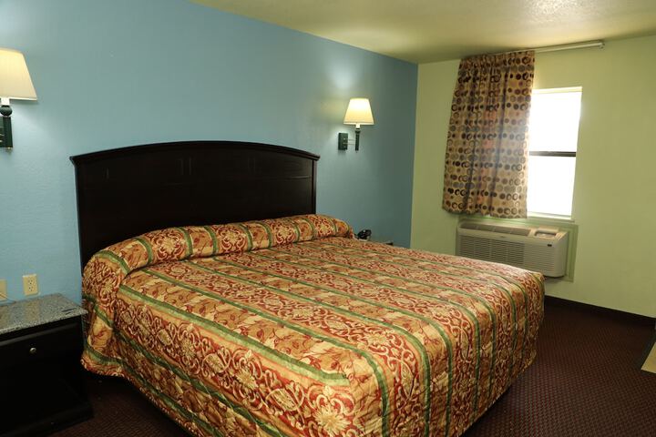 Room 4 of 16