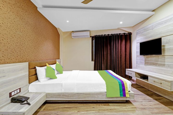 Room 16 of 32