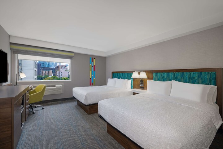 2 Queen Beds Room Accessible with Tub (2 of 9)