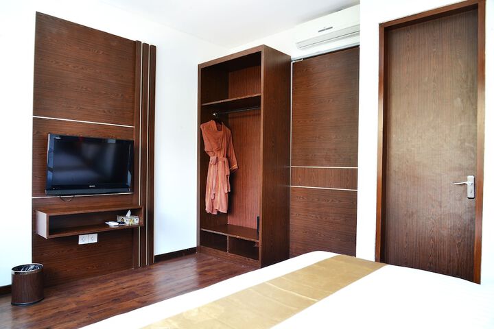 Room 5 of 43